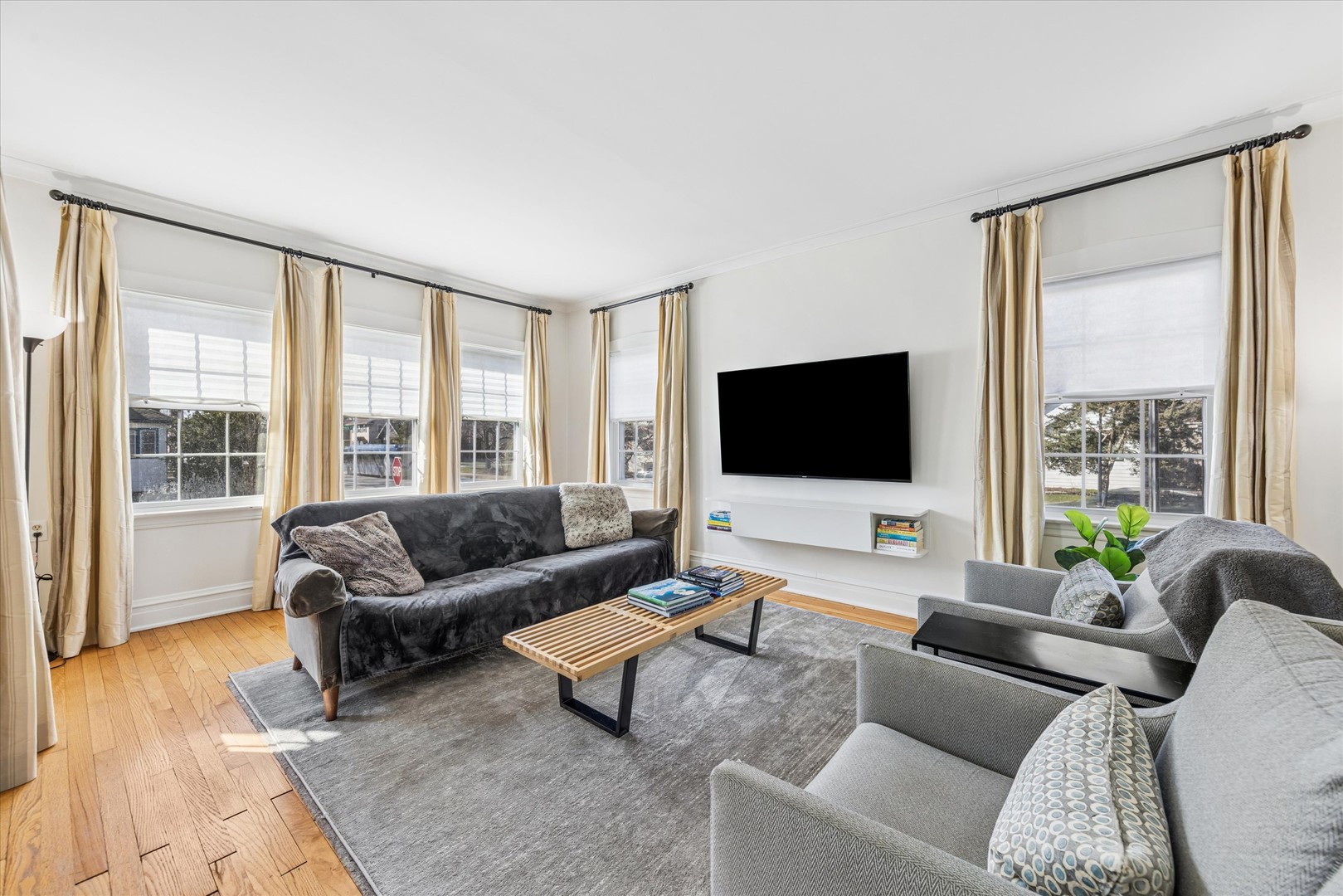 293 N Illinois Street, Elmhurst, IL 60126