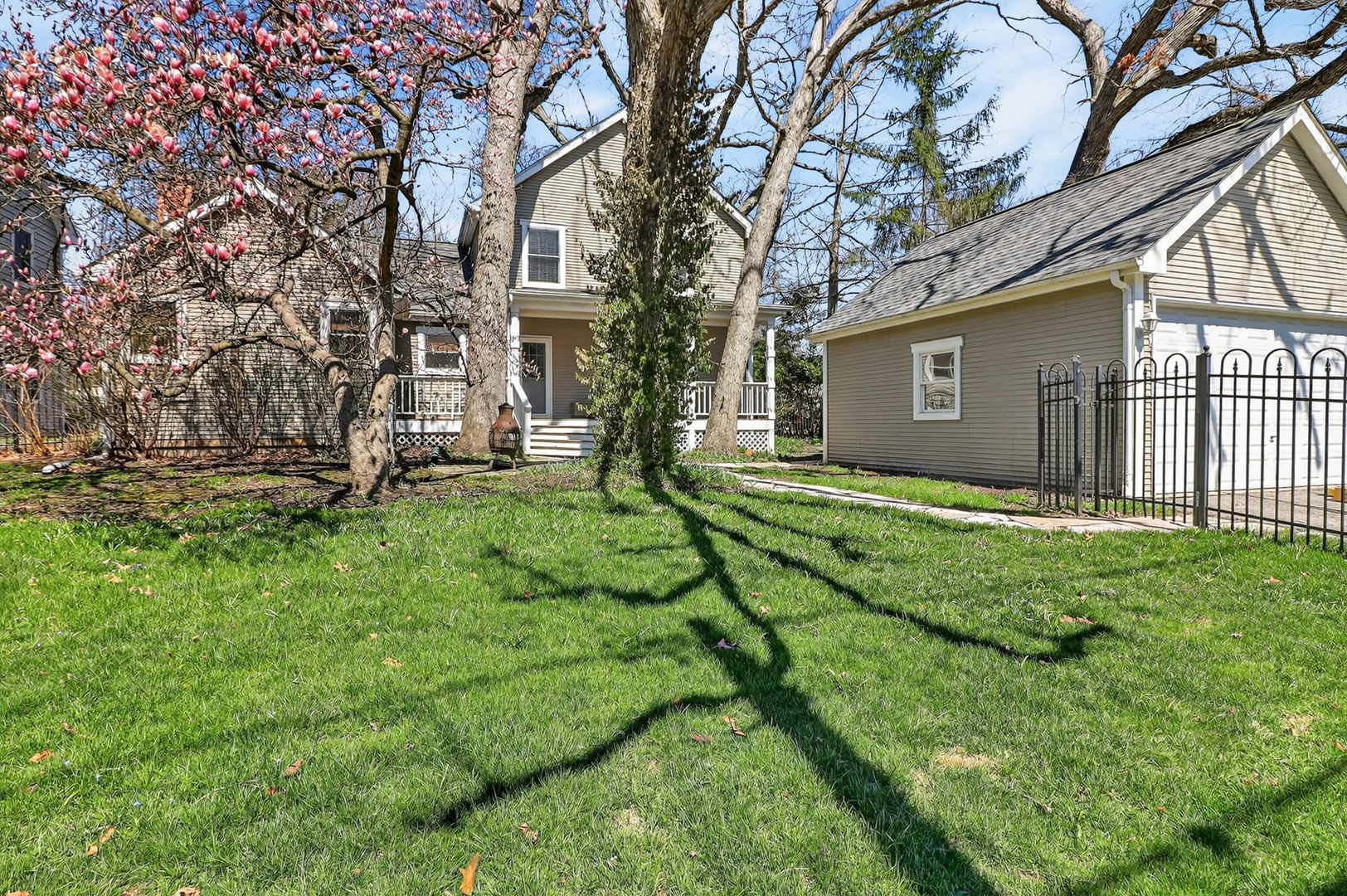 210 Woodward Avenue, Geneva, IL 60134