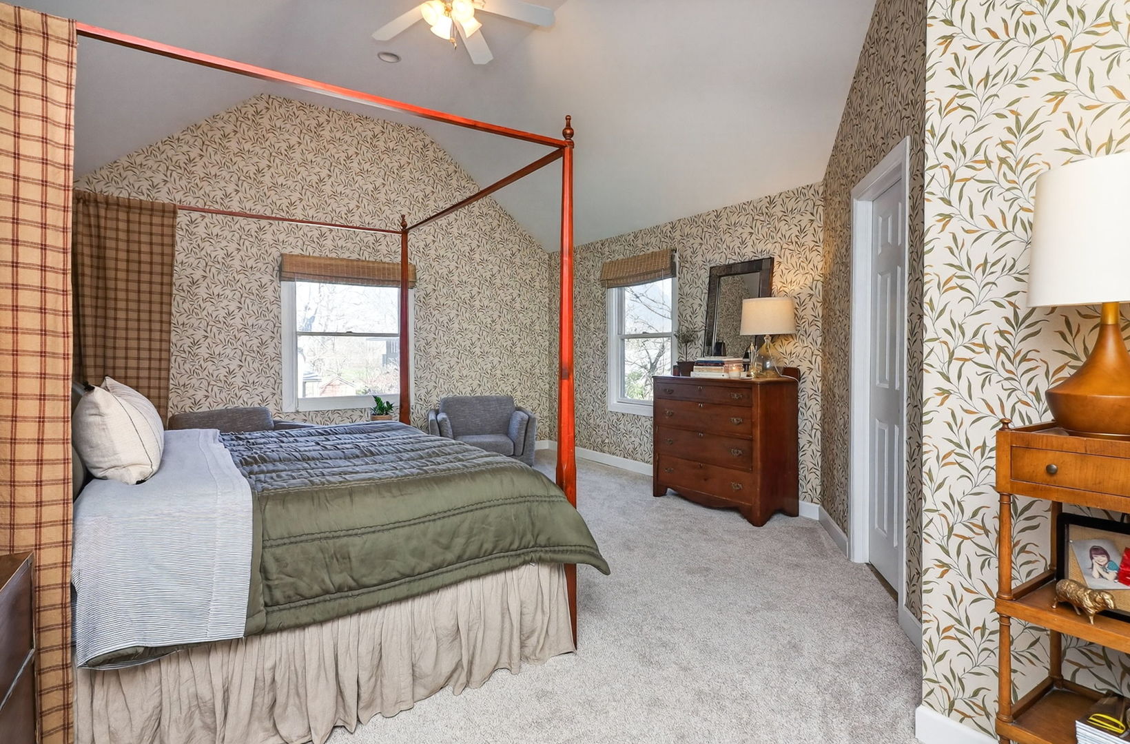 210 Woodward Avenue, Geneva, IL 60134