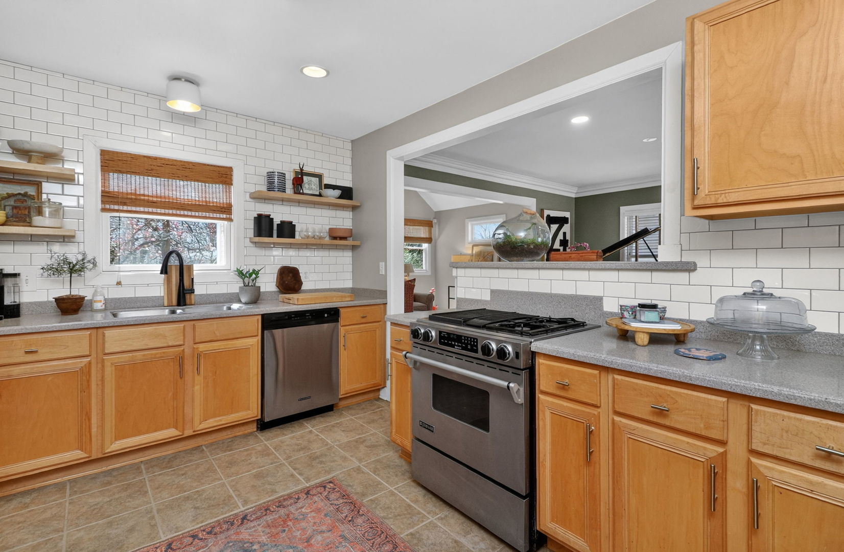 210 Woodward Avenue, Geneva, IL 60134