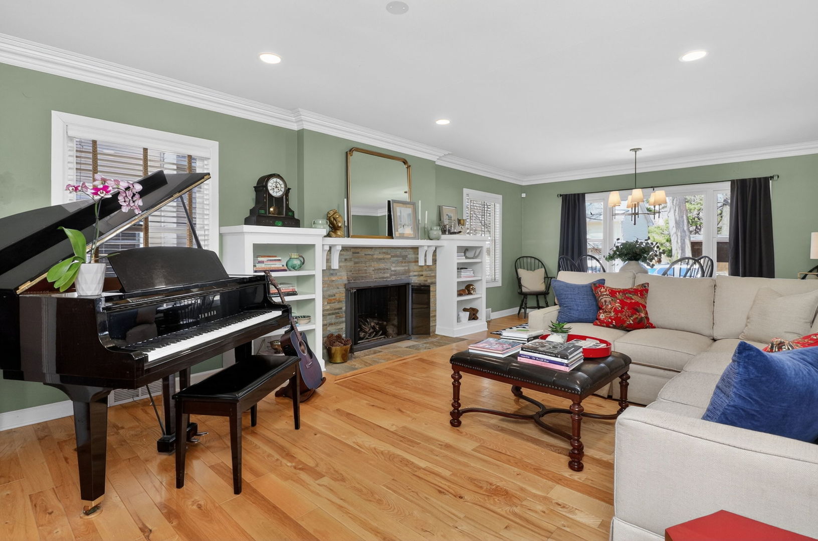 210 Woodward Avenue, Geneva, IL 60134