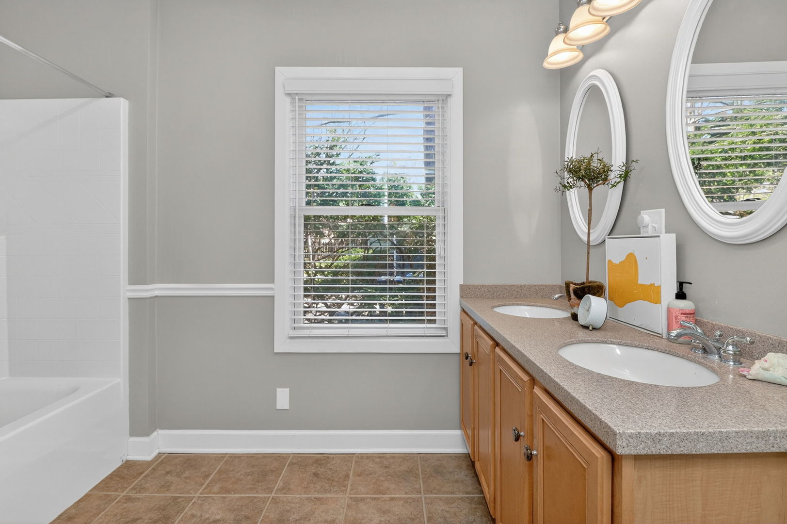 210 Woodward Avenue, Geneva, IL 60134