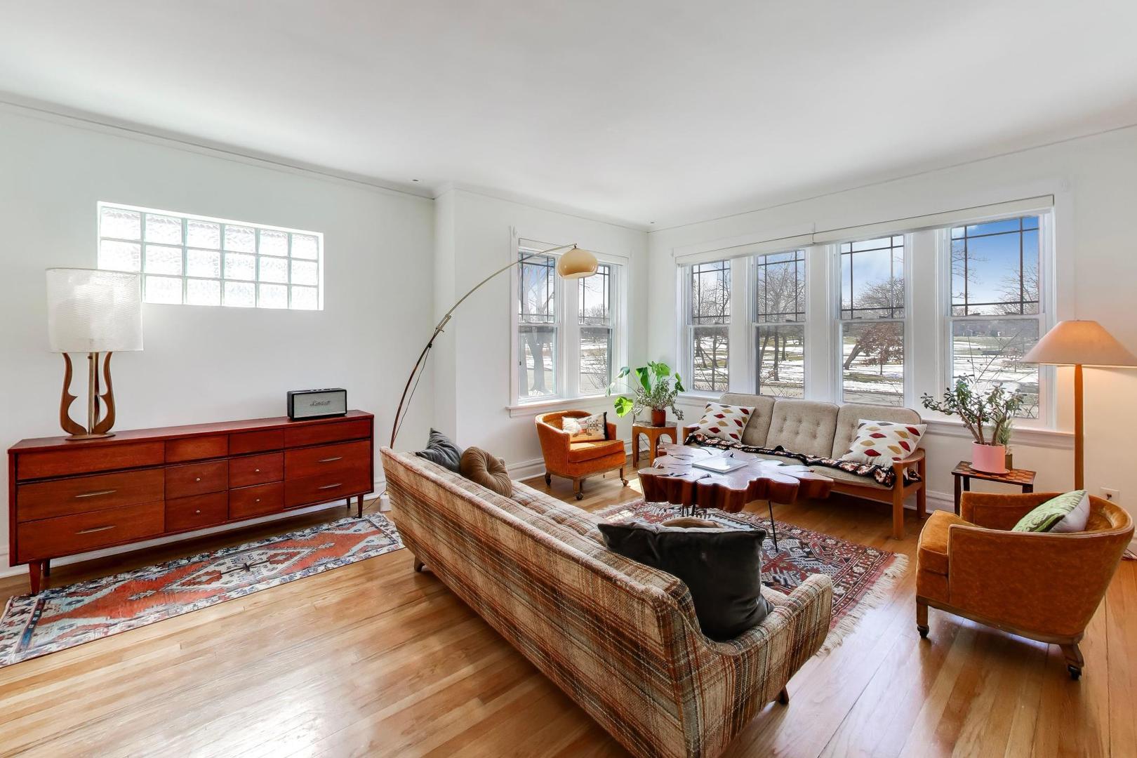 944 N Ridgeland Avenue, Oak Park, IL 60302