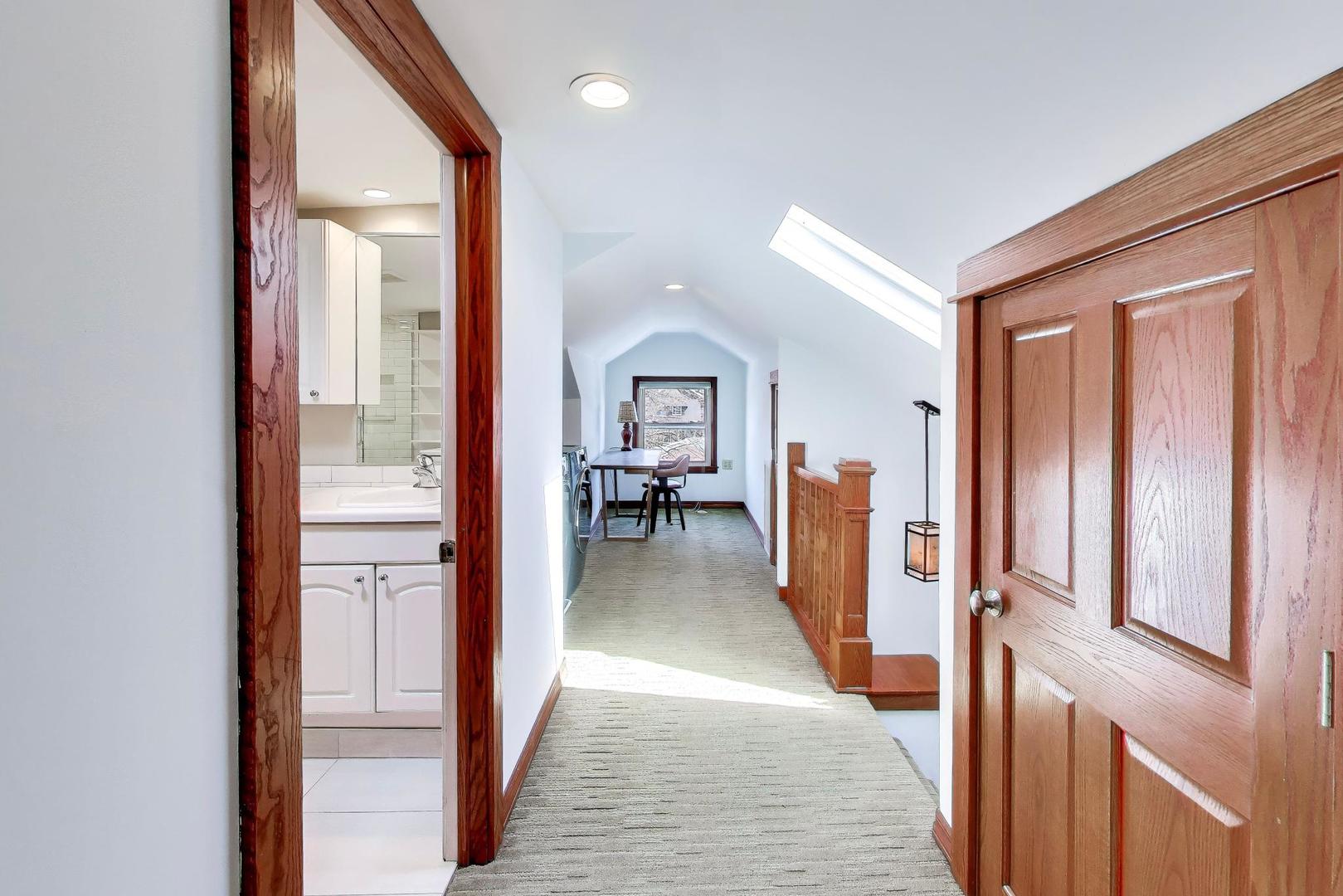 944 N Ridgeland Avenue, Oak Park, IL 60302