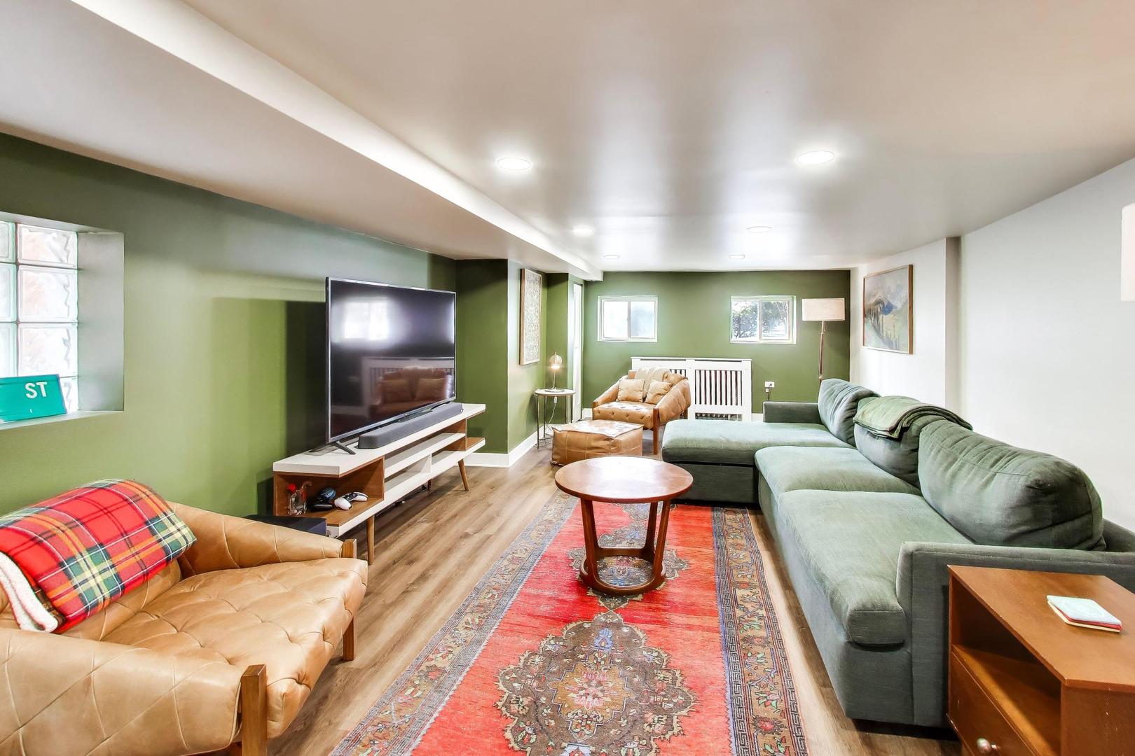 944 N Ridgeland Avenue, Oak Park, IL 60302