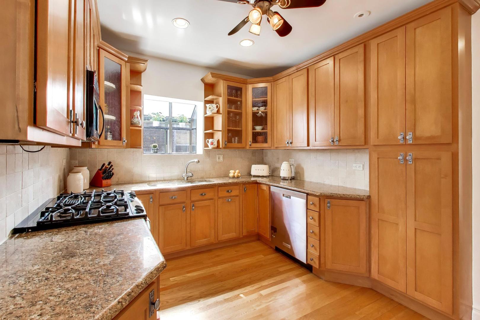 944 N Ridgeland Avenue, Oak Park, IL 60302