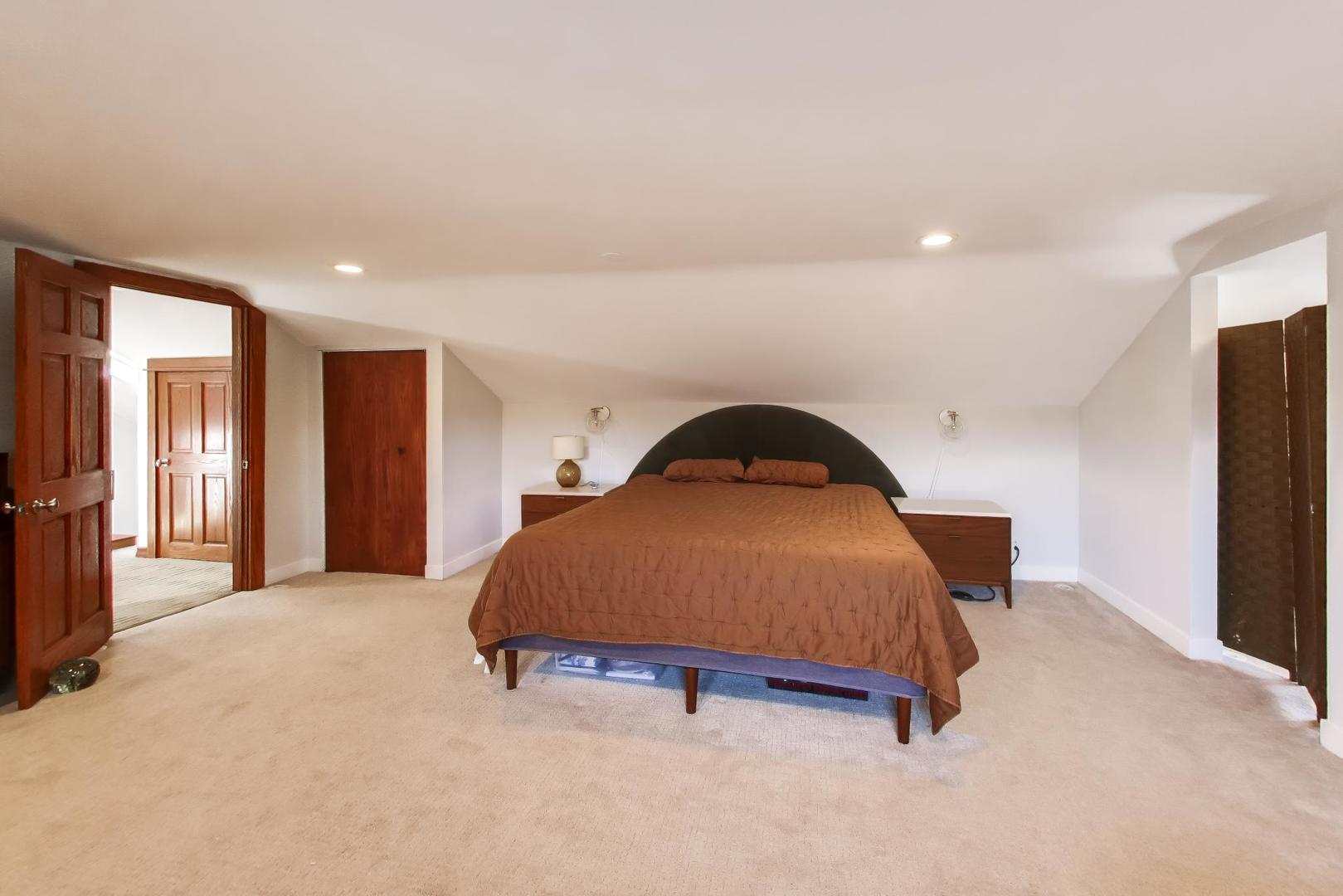 944 N Ridgeland Avenue, Oak Park, IL 60302