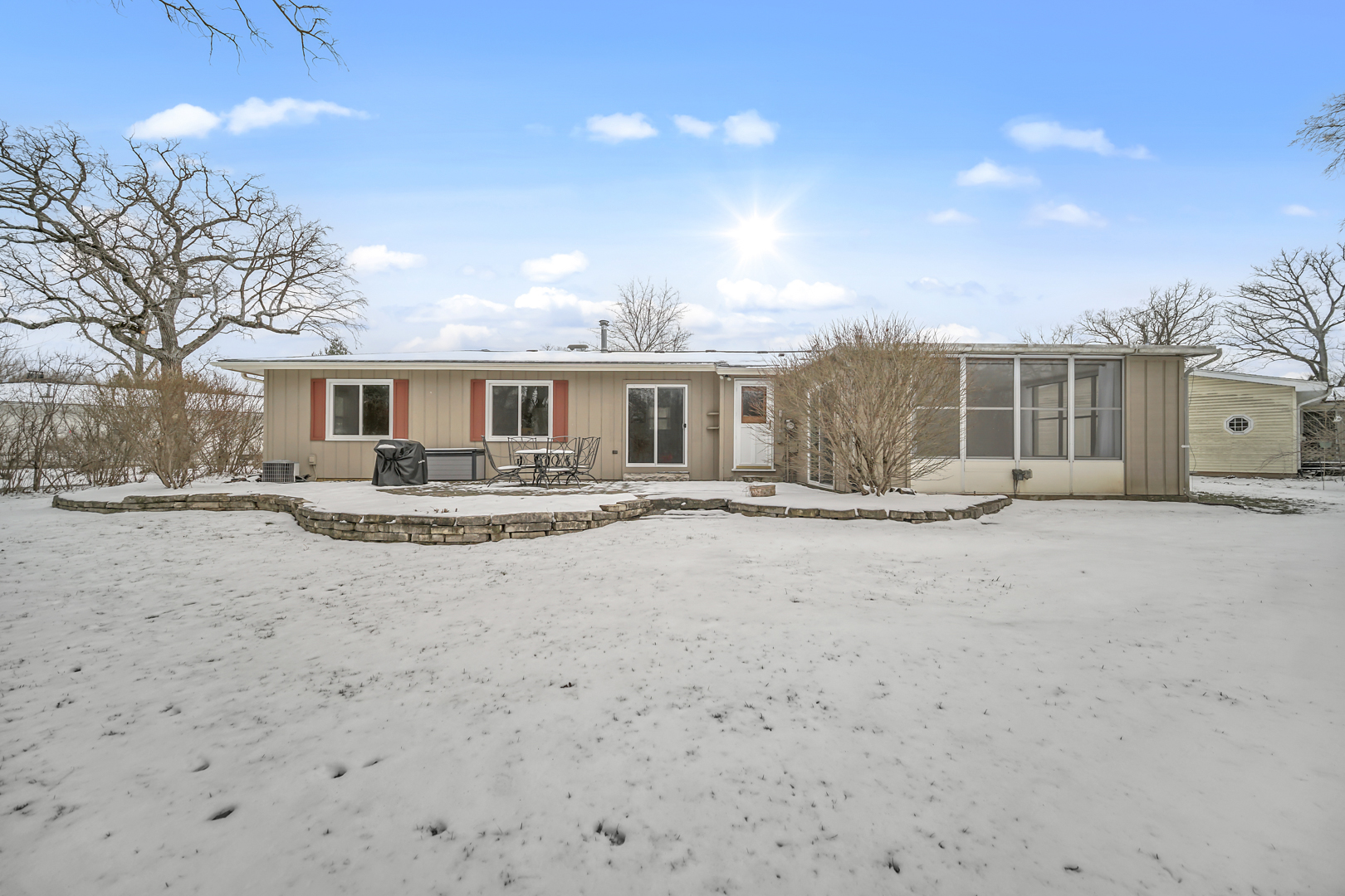 1129 N Cumberland Circle, McHenry, IL 60050