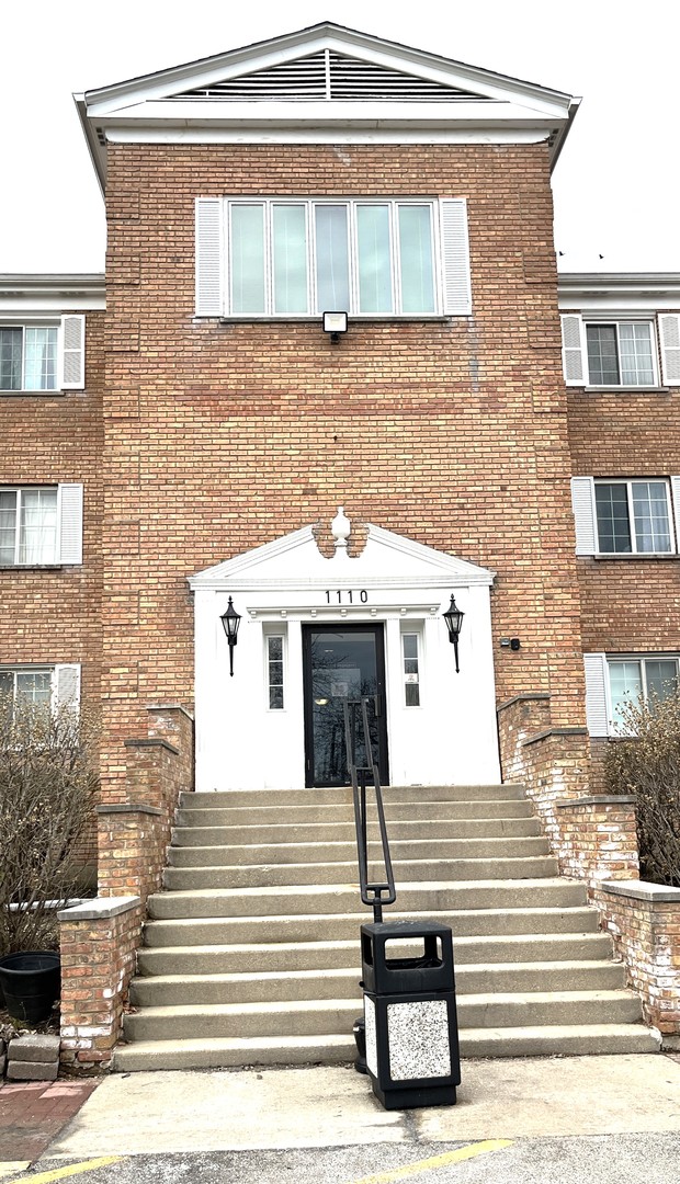 1110 N Farnsworth Avenue #211, Aurora, IL 60505