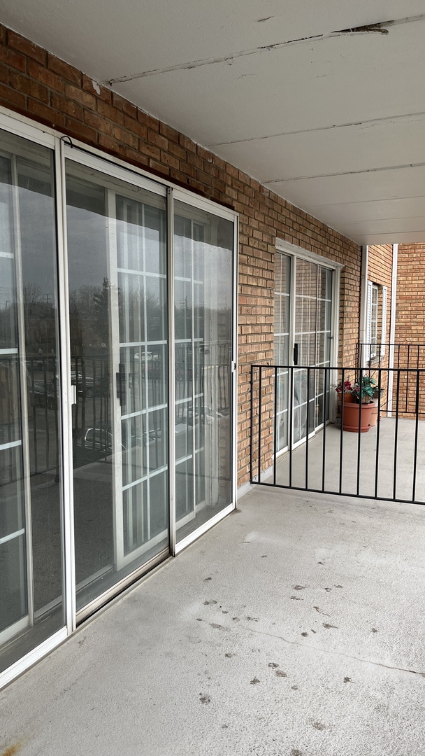 1110 N Farnsworth Avenue #211, Aurora, IL 60505
