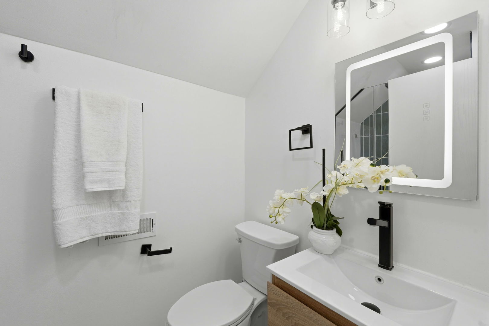 5021 W BERENICE Avenue, Chicago, IL 60641