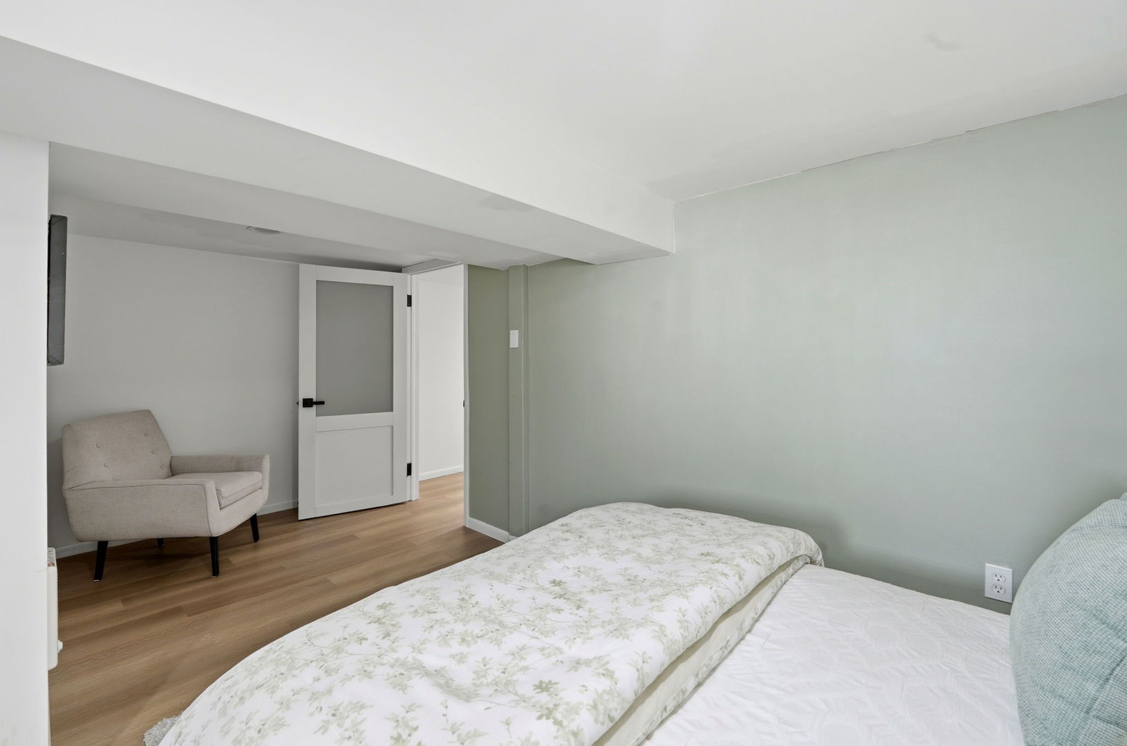 5021 W BERENICE Avenue, Chicago, IL 60641