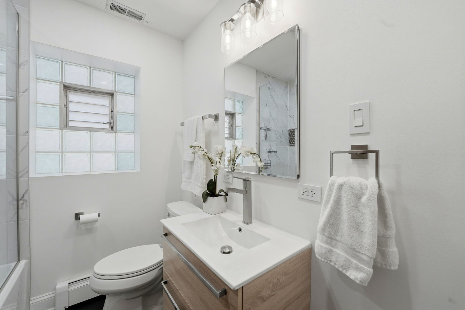 5021 W BERENICE Avenue, Chicago, IL 60641