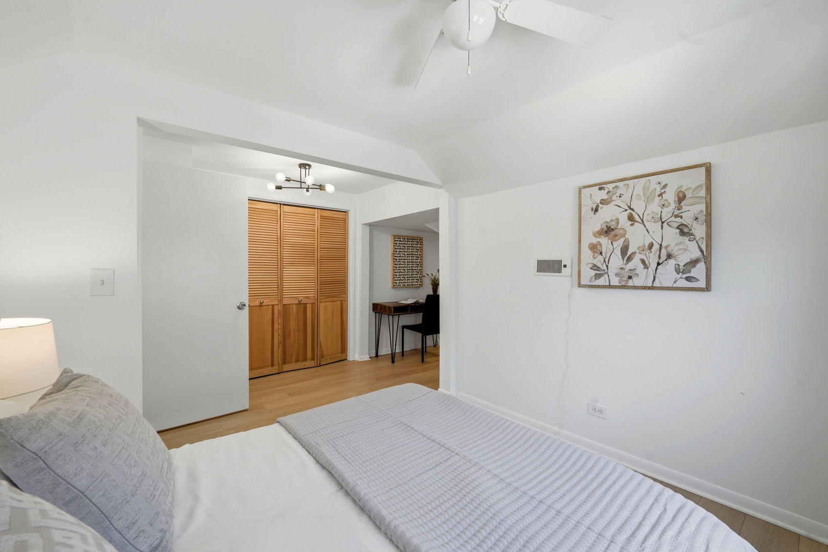 5021 W BERENICE Avenue, Chicago, IL 60641