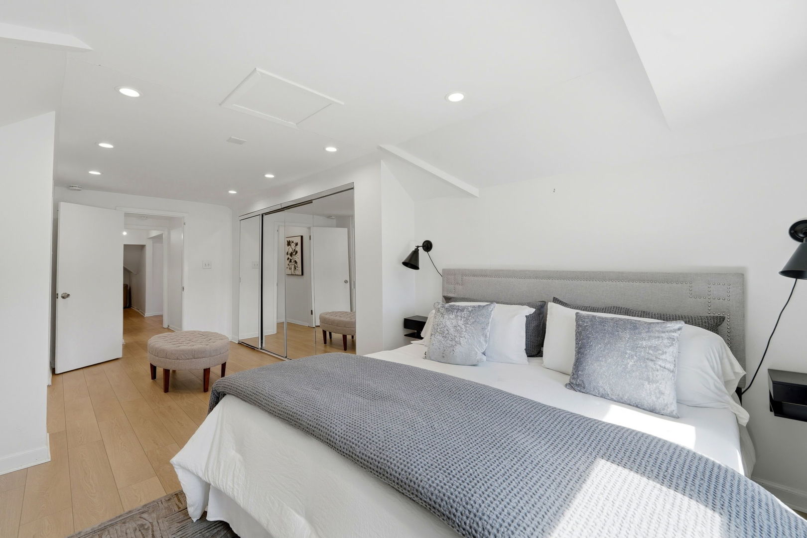 5021 W BERENICE Avenue, Chicago, IL 60641