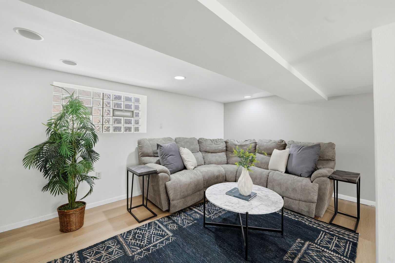 5021 W BERENICE Avenue, Chicago, IL 60641