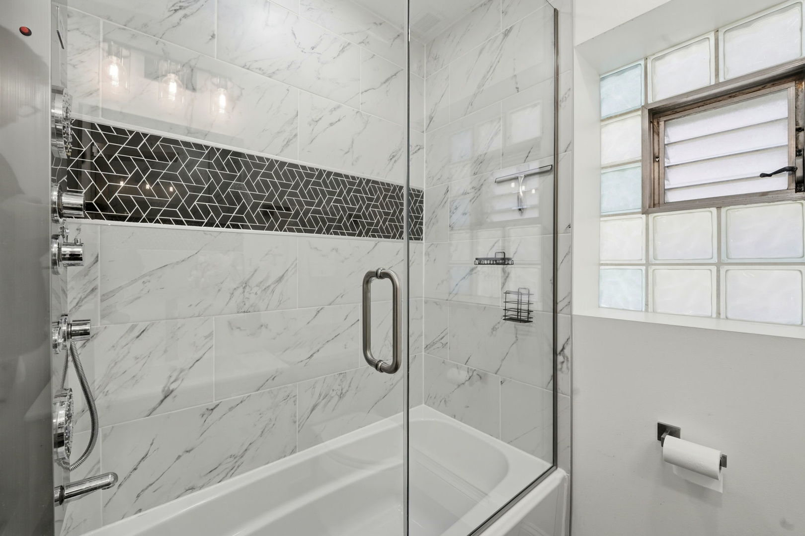 5021 W BERENICE Avenue, Chicago, IL 60641