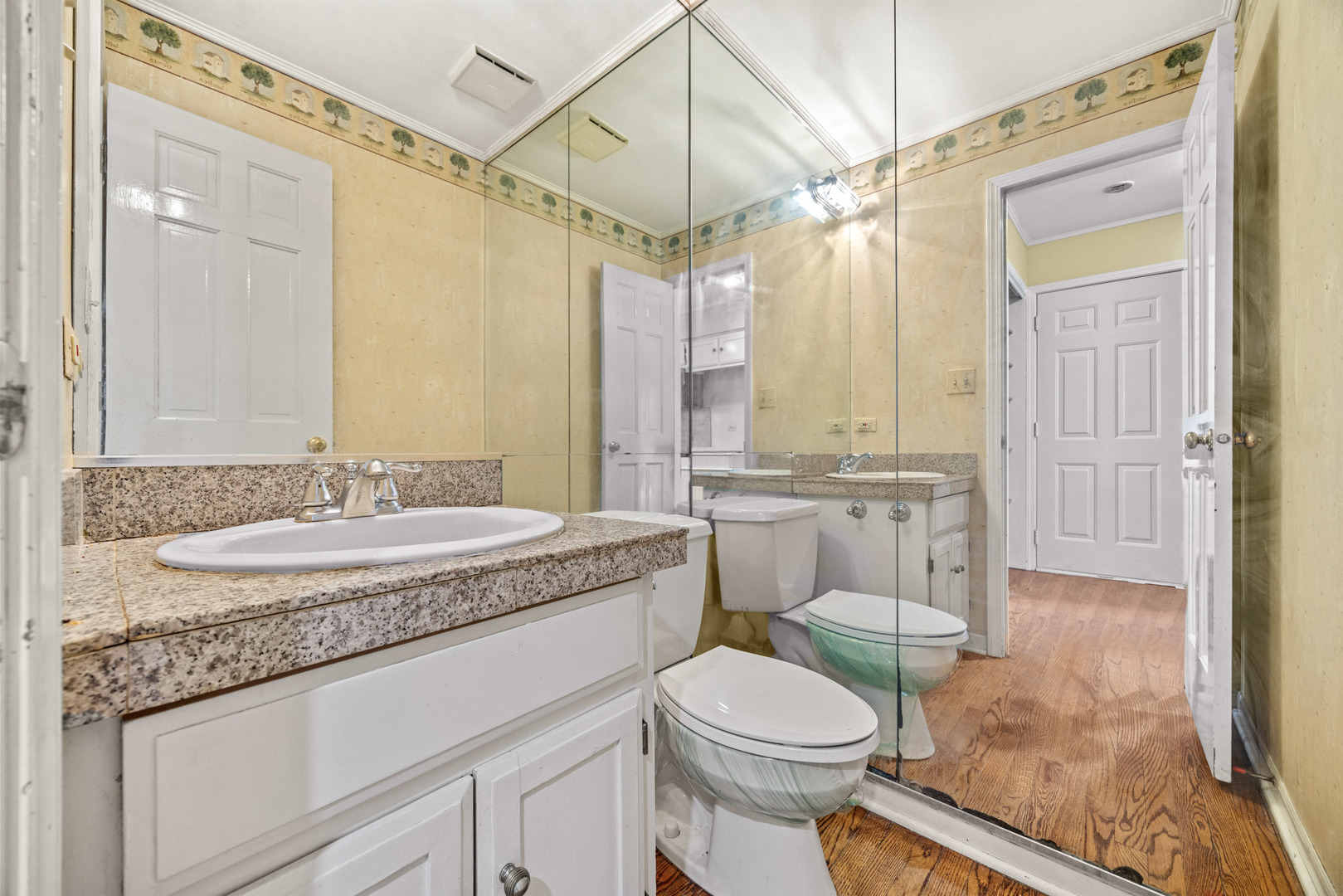 856 Bemis Road, Glen Ellyn, IL 60137