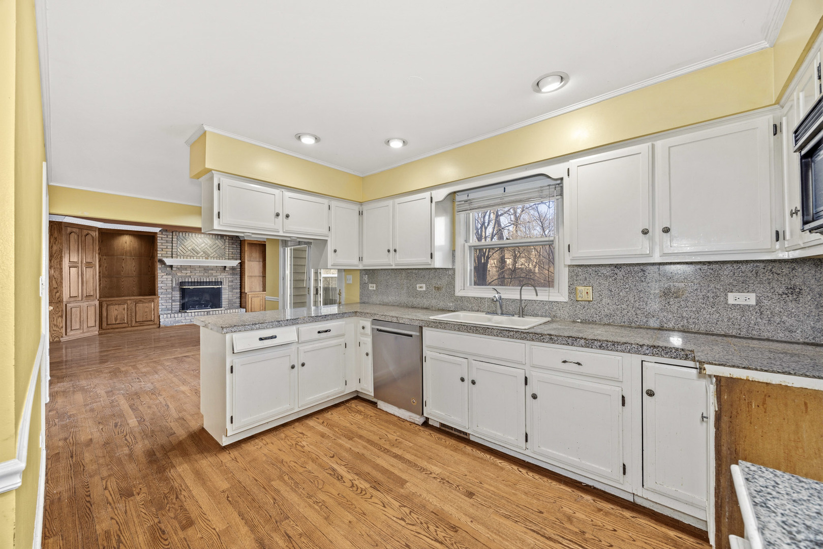 856 Bemis Road, Glen Ellyn, IL 60137