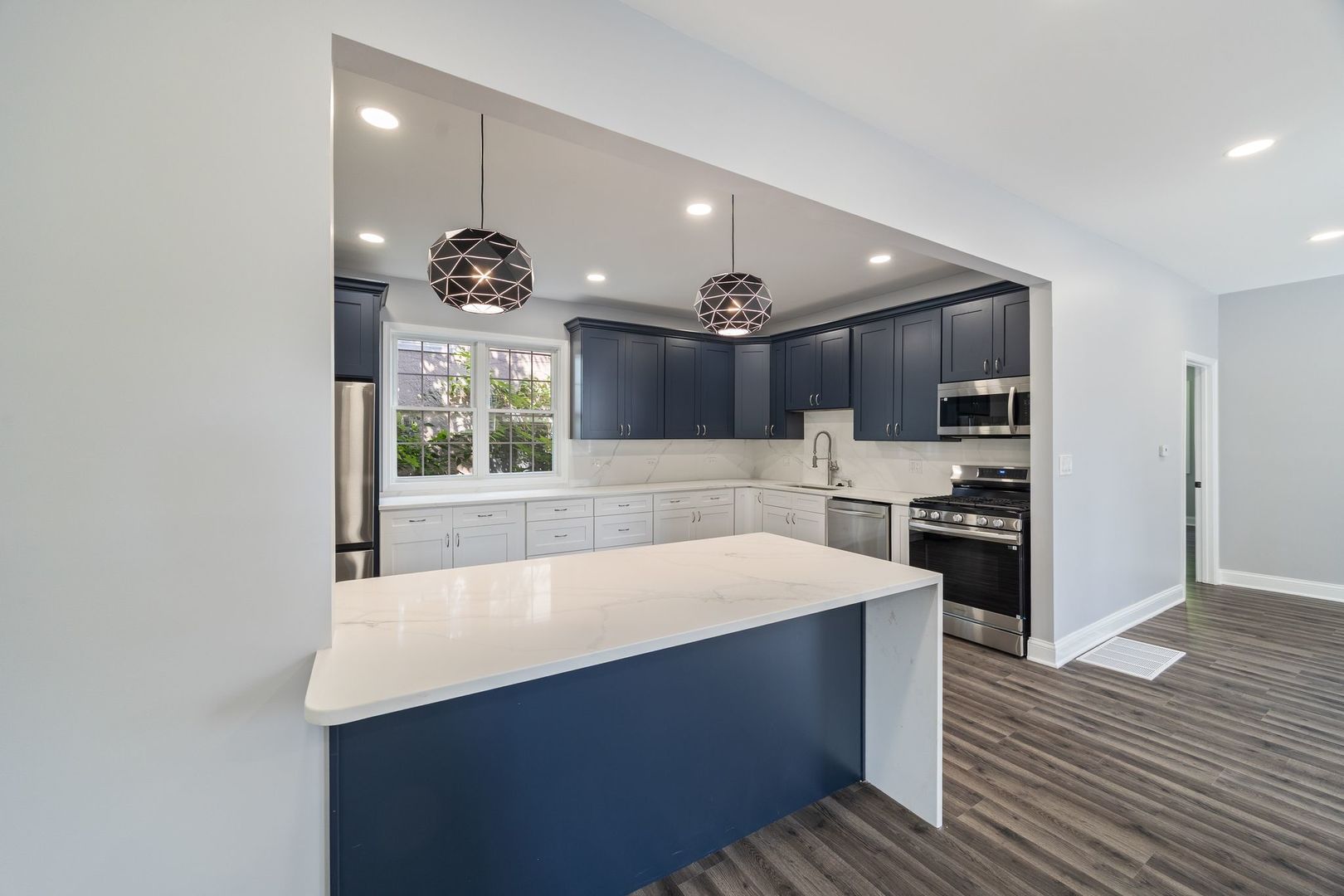 907 Glenwood Avenue, Joliet, IL 60435