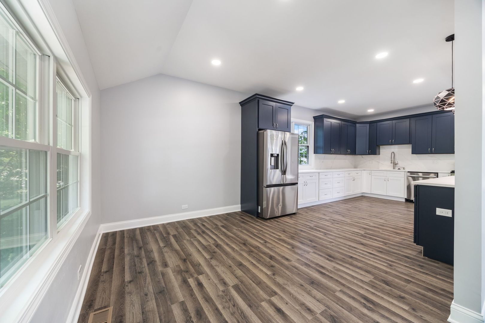 907 Glenwood Avenue, Joliet, IL 60435