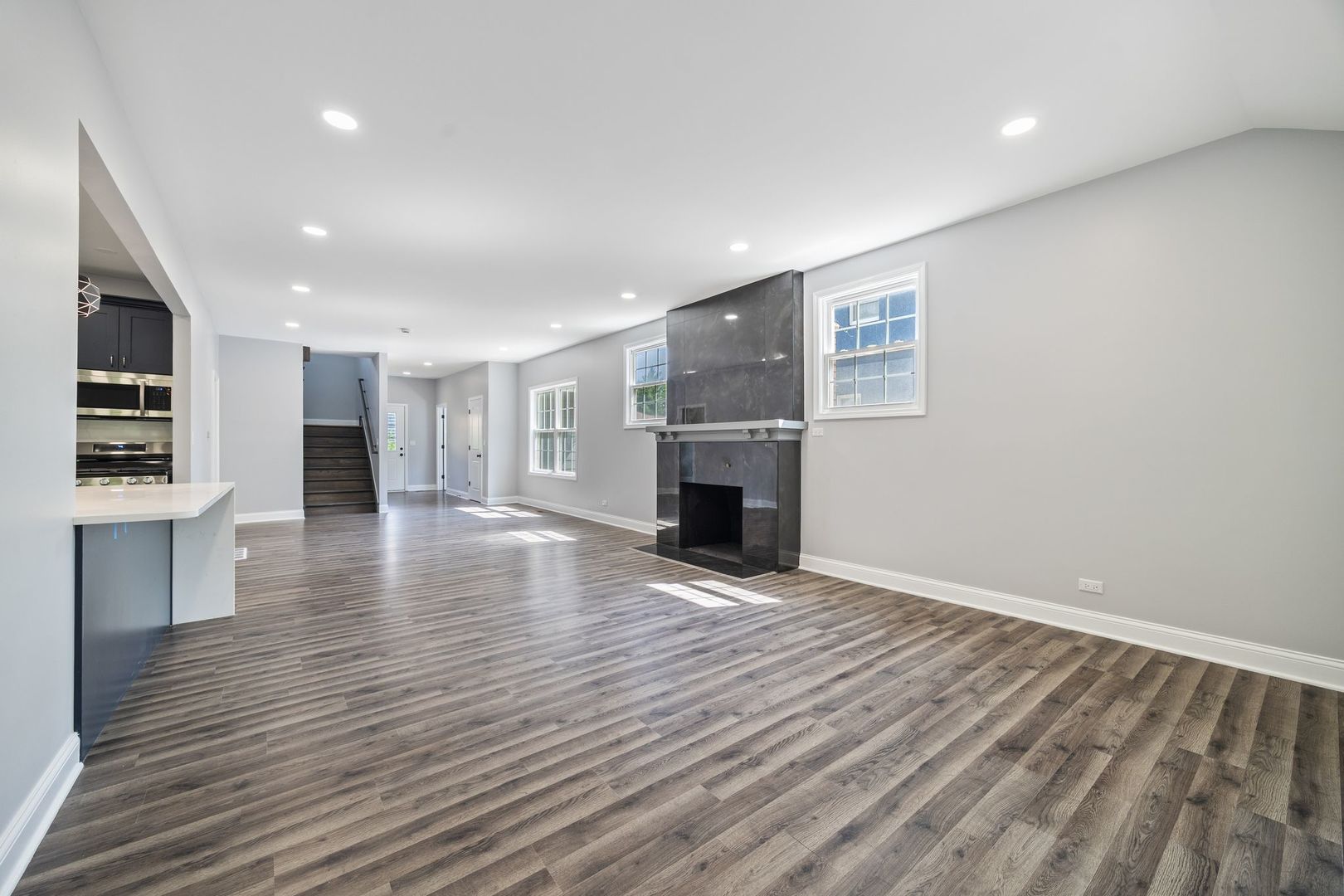 907 Glenwood Avenue, Joliet, IL 60435