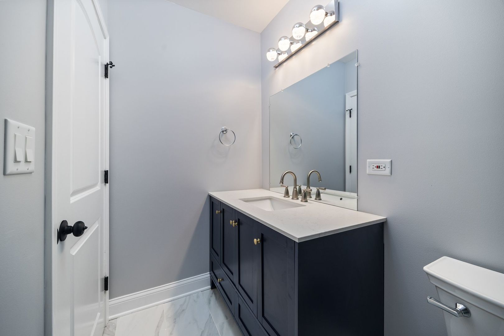 907 Glenwood Avenue, Joliet, IL 60435