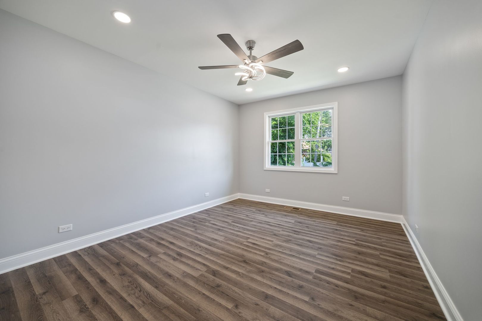 907 Glenwood Avenue, Joliet, IL 60435