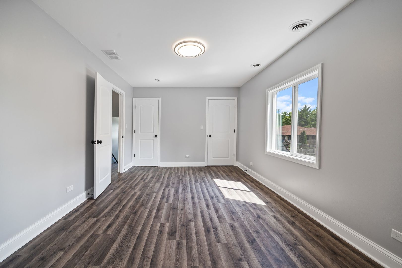 907 Glenwood Avenue, Joliet, IL 60435