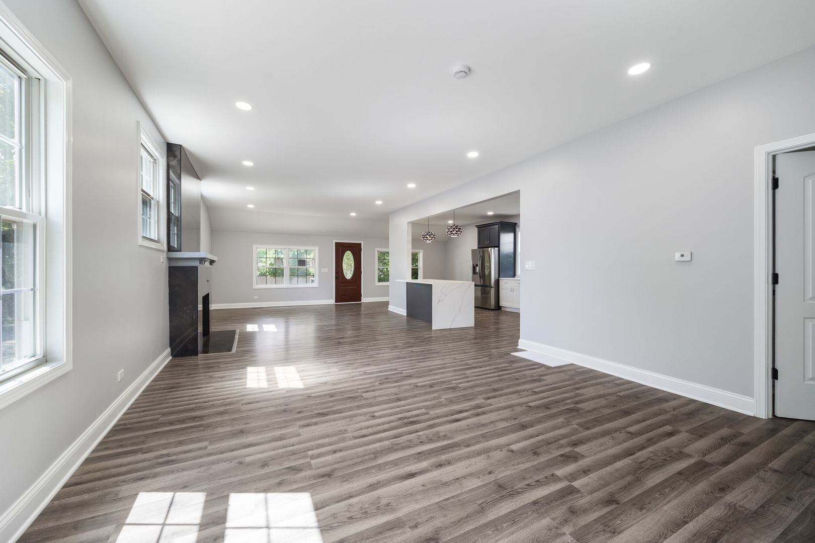 907 Glenwood Avenue, Joliet, IL 60435