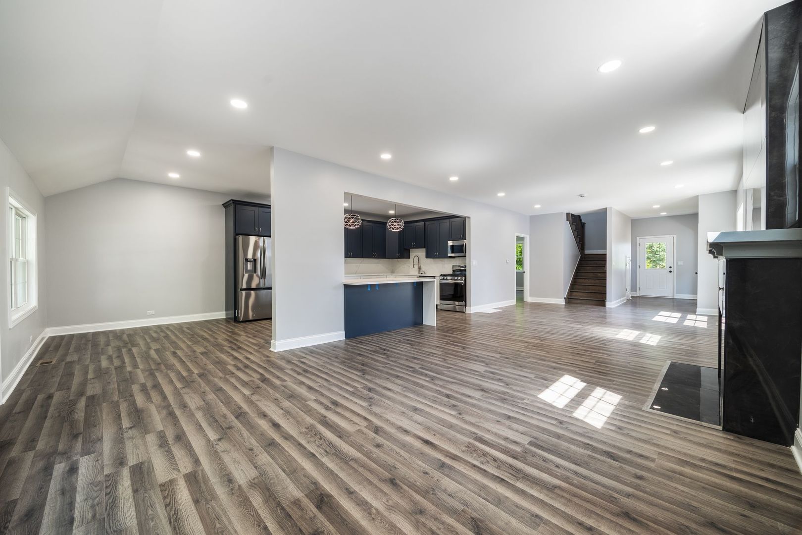 907 Glenwood Avenue, Joliet, IL 60435