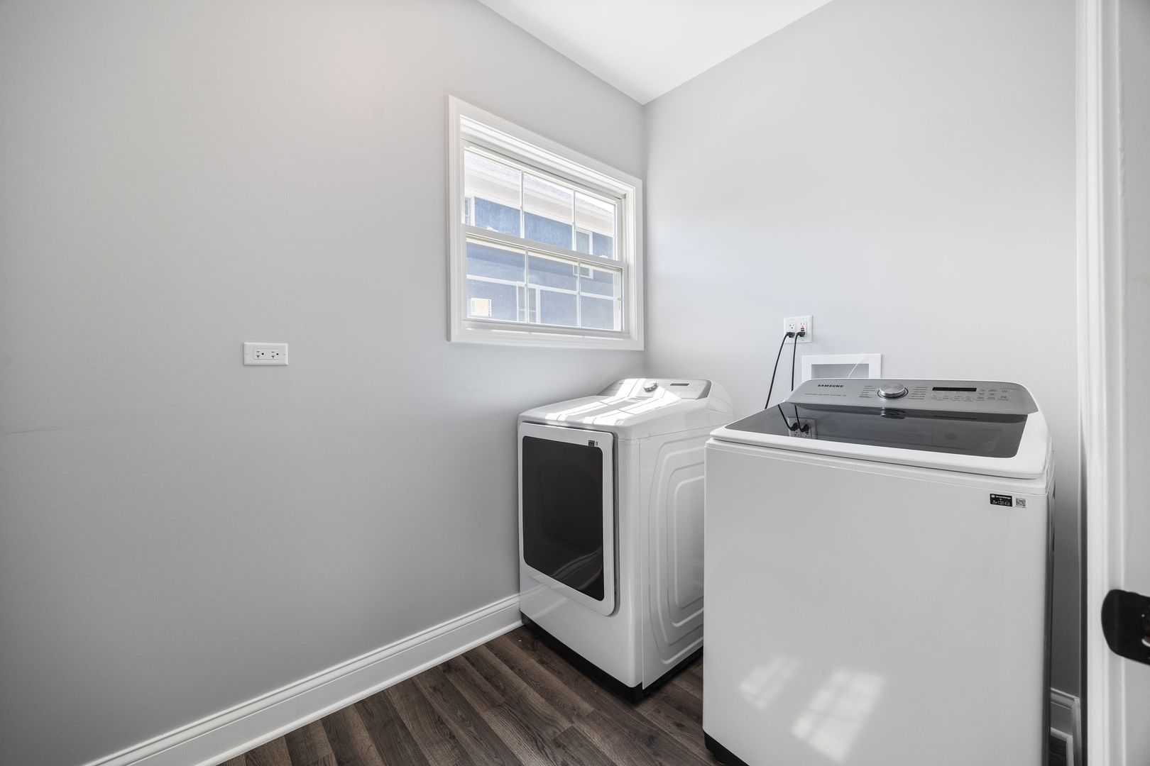 907 Glenwood Avenue, Joliet, IL 60435