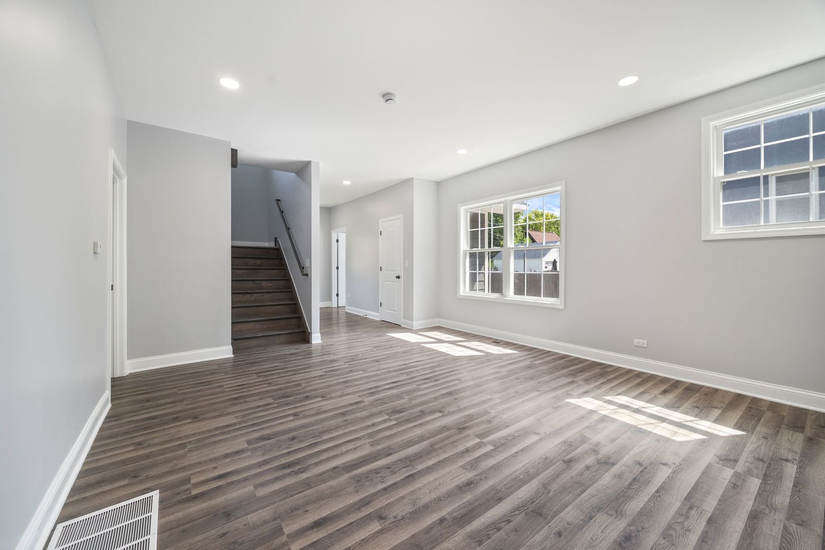 907 Glenwood Avenue, Joliet, IL 60435