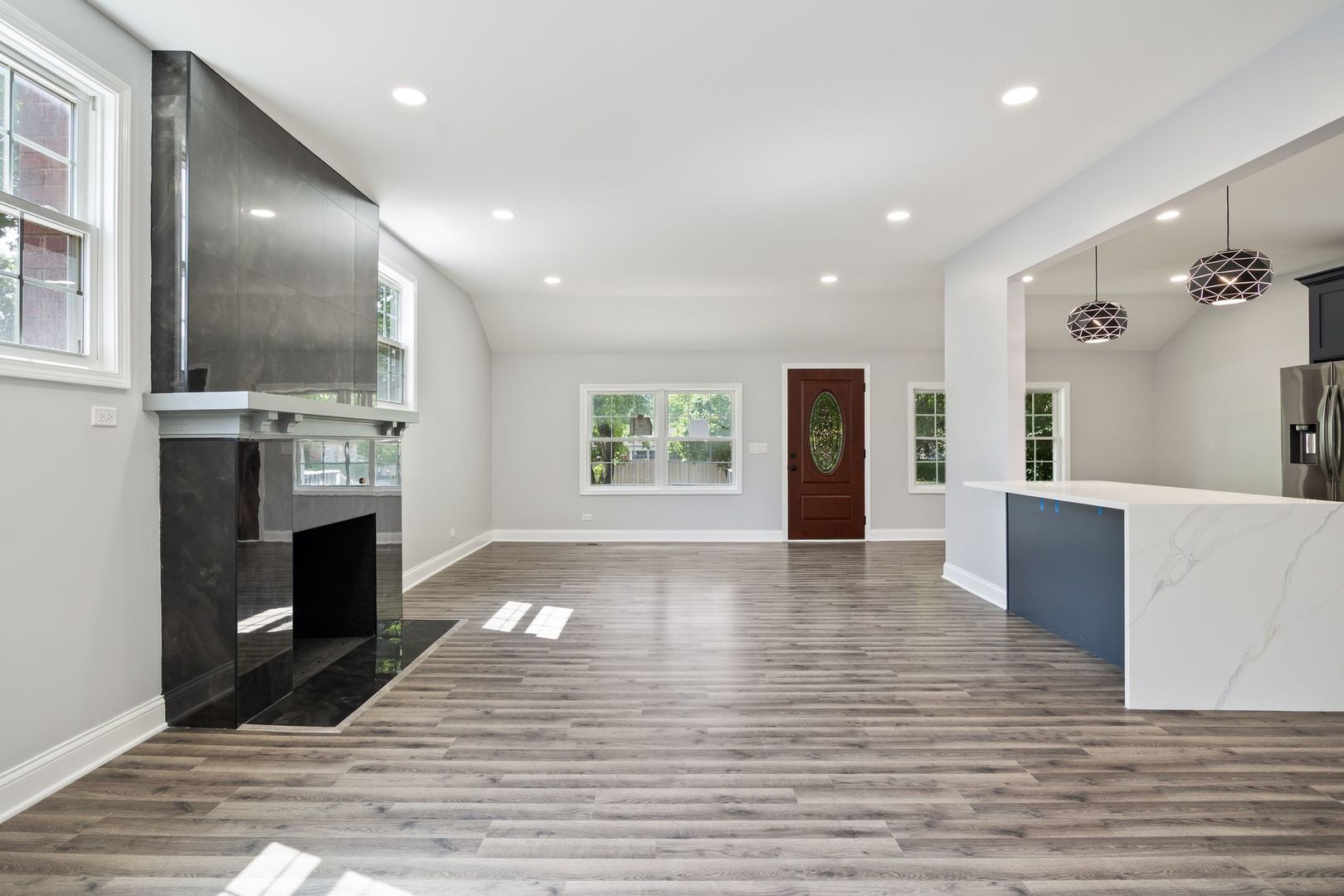 907 Glenwood Avenue, Joliet, IL 60435