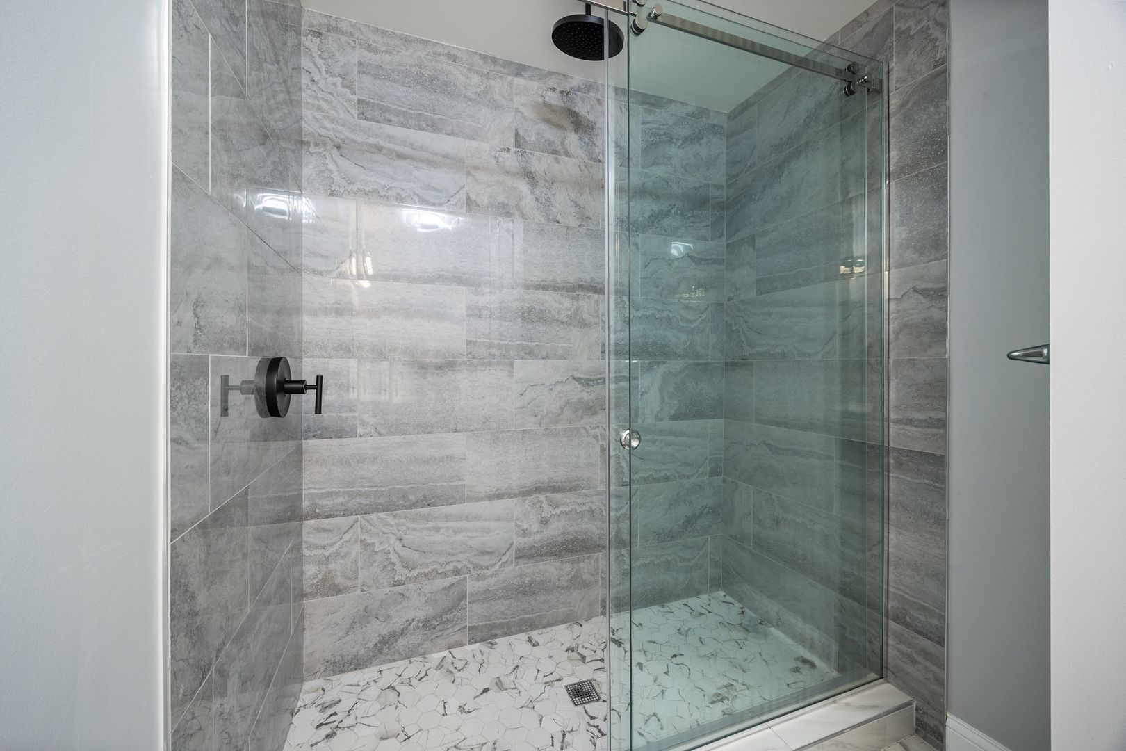 907 Glenwood Avenue, Joliet, IL 60435