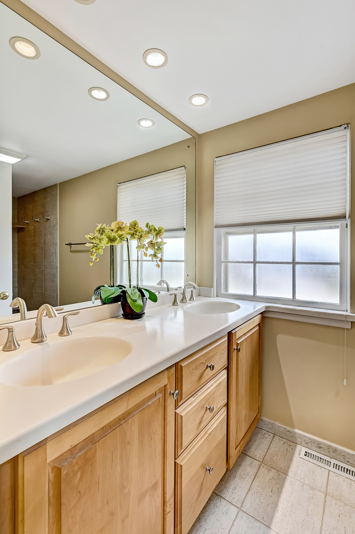 629 Courtland Circle, Western Springs, IL 60558