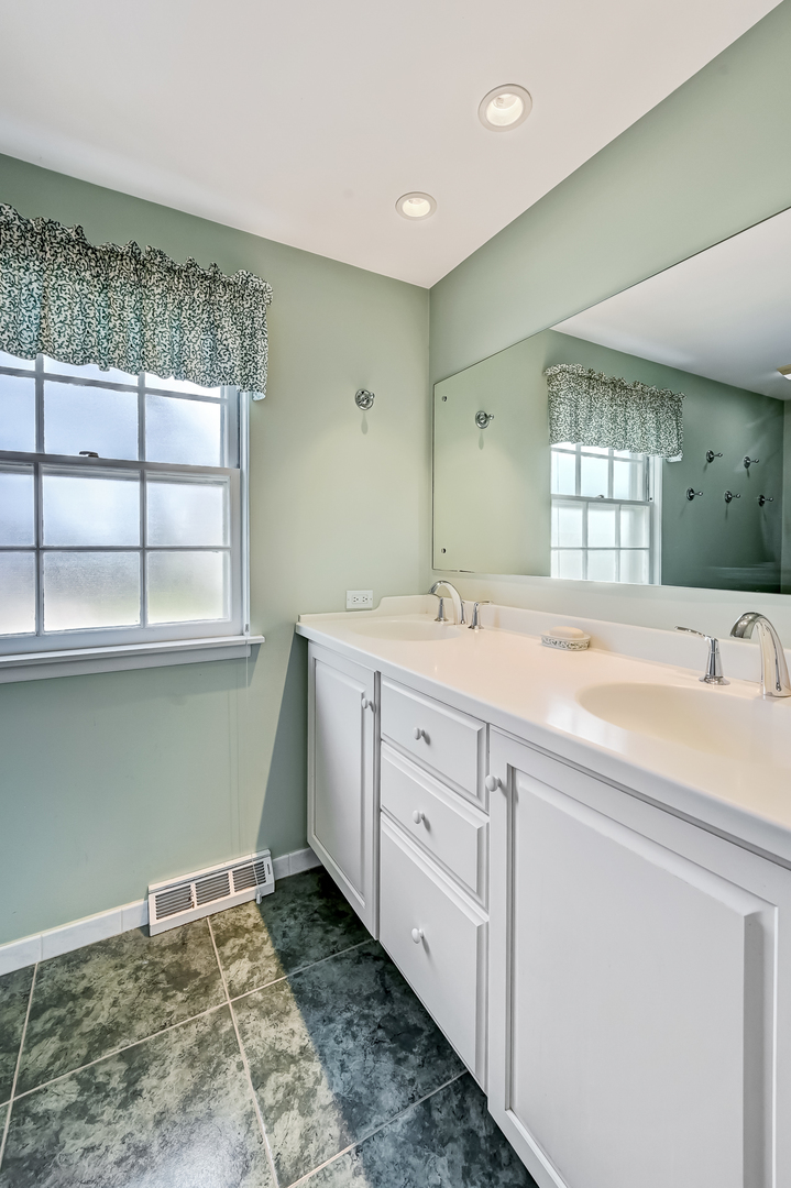 629 Courtland Circle, Western Springs, IL 60558