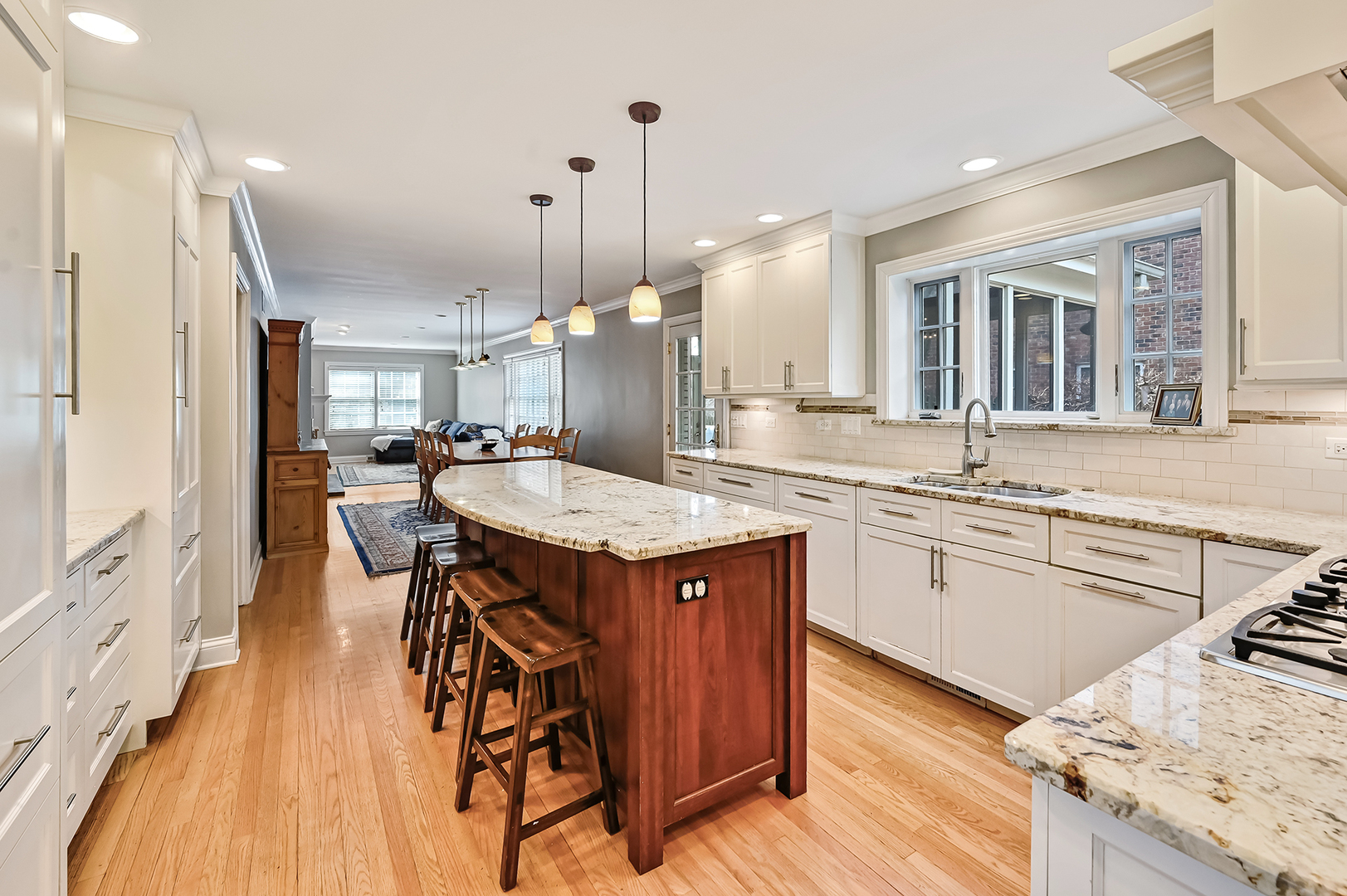 629 Courtland Circle, Western Springs, IL 60558