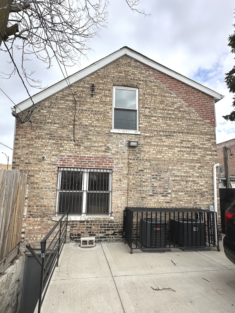 2445 W 71st Street, Chicago, IL 60629