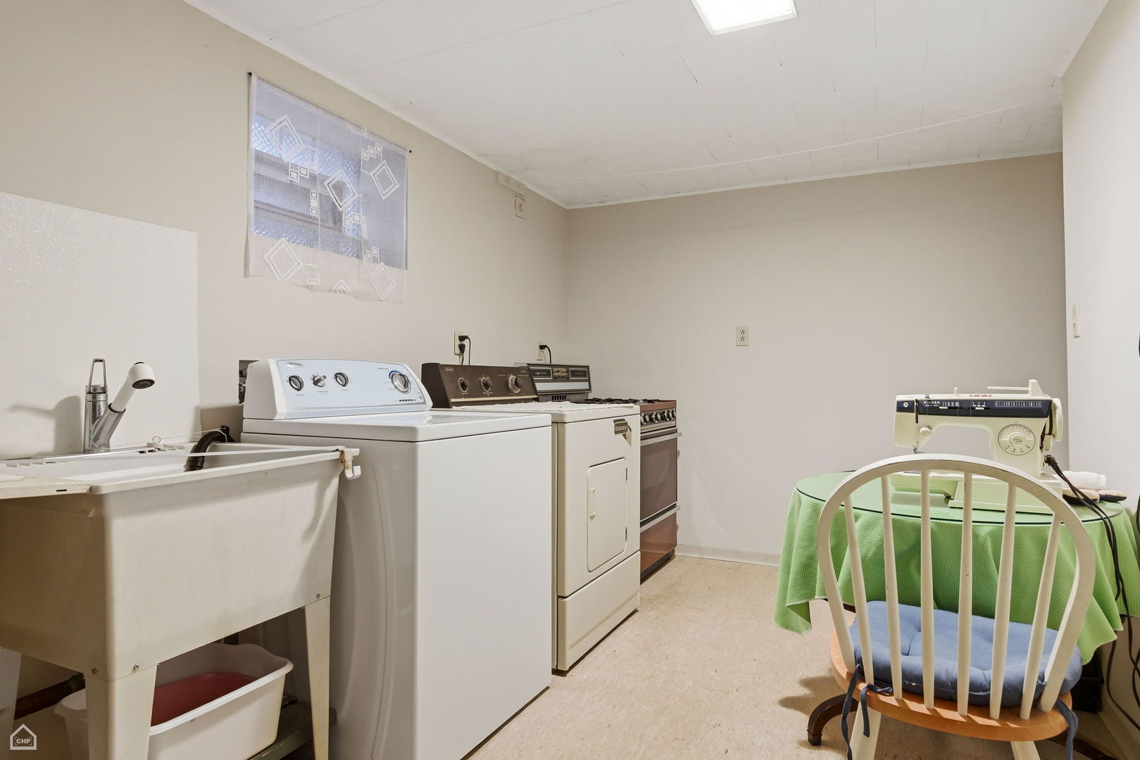 8145 N Grand Court, Niles, IL 60714