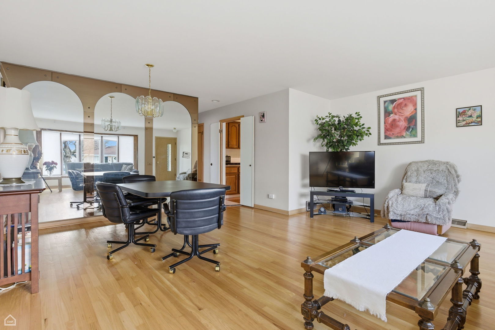 8145 N Grand Court, Niles, IL 60714