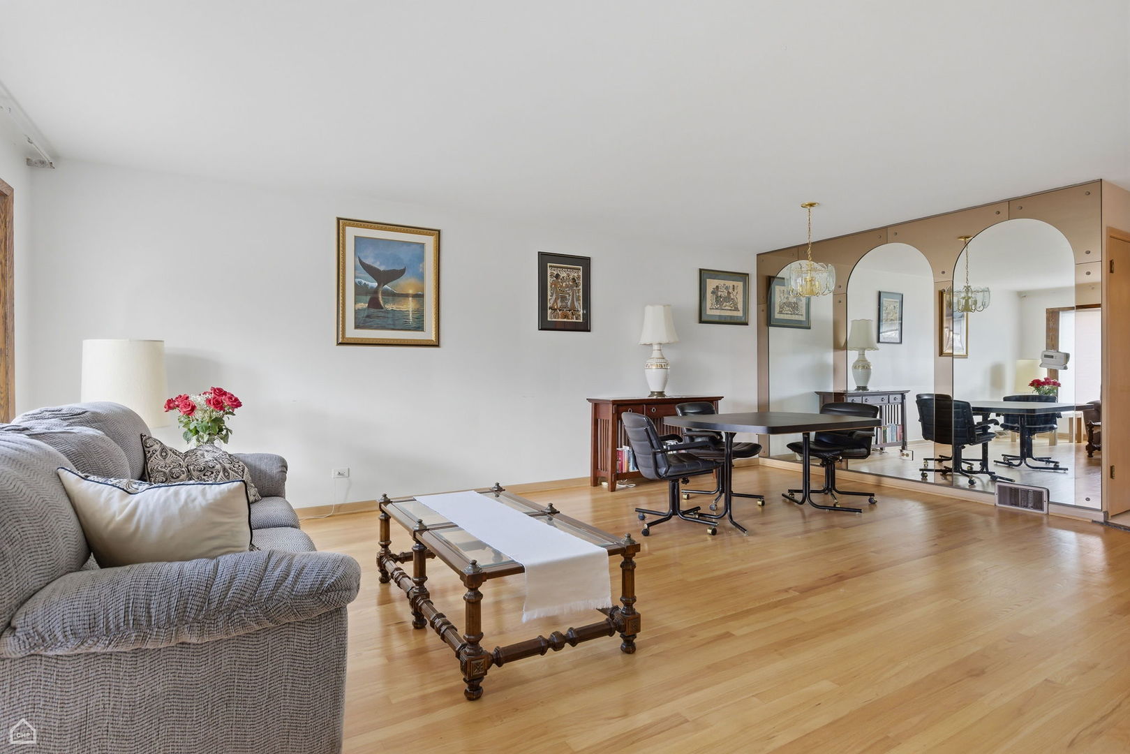 8145 N Grand Court, Niles, IL 60714