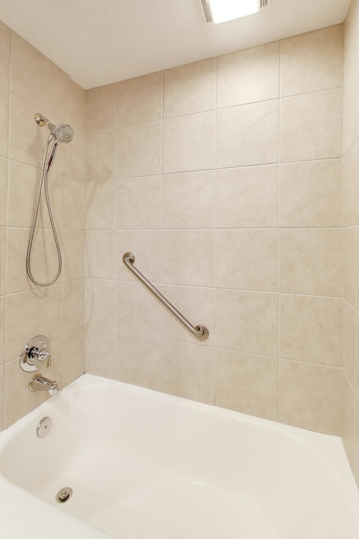 621 E Grove Street, Arlington Heights, IL 60005