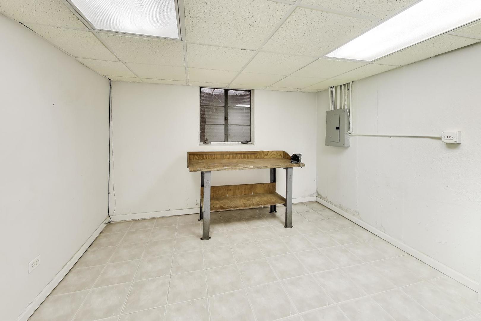 621 E Grove Street, Arlington Heights, IL 60005