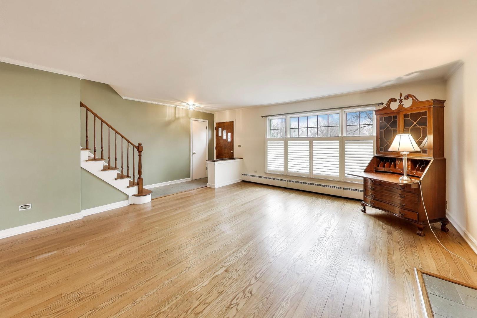 621 E Grove Street, Arlington Heights, IL 60005