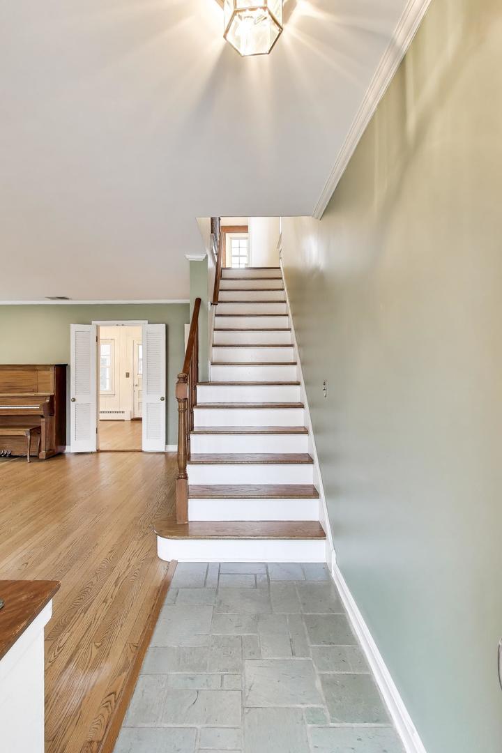 621 E Grove Street, Arlington Heights, IL 60005