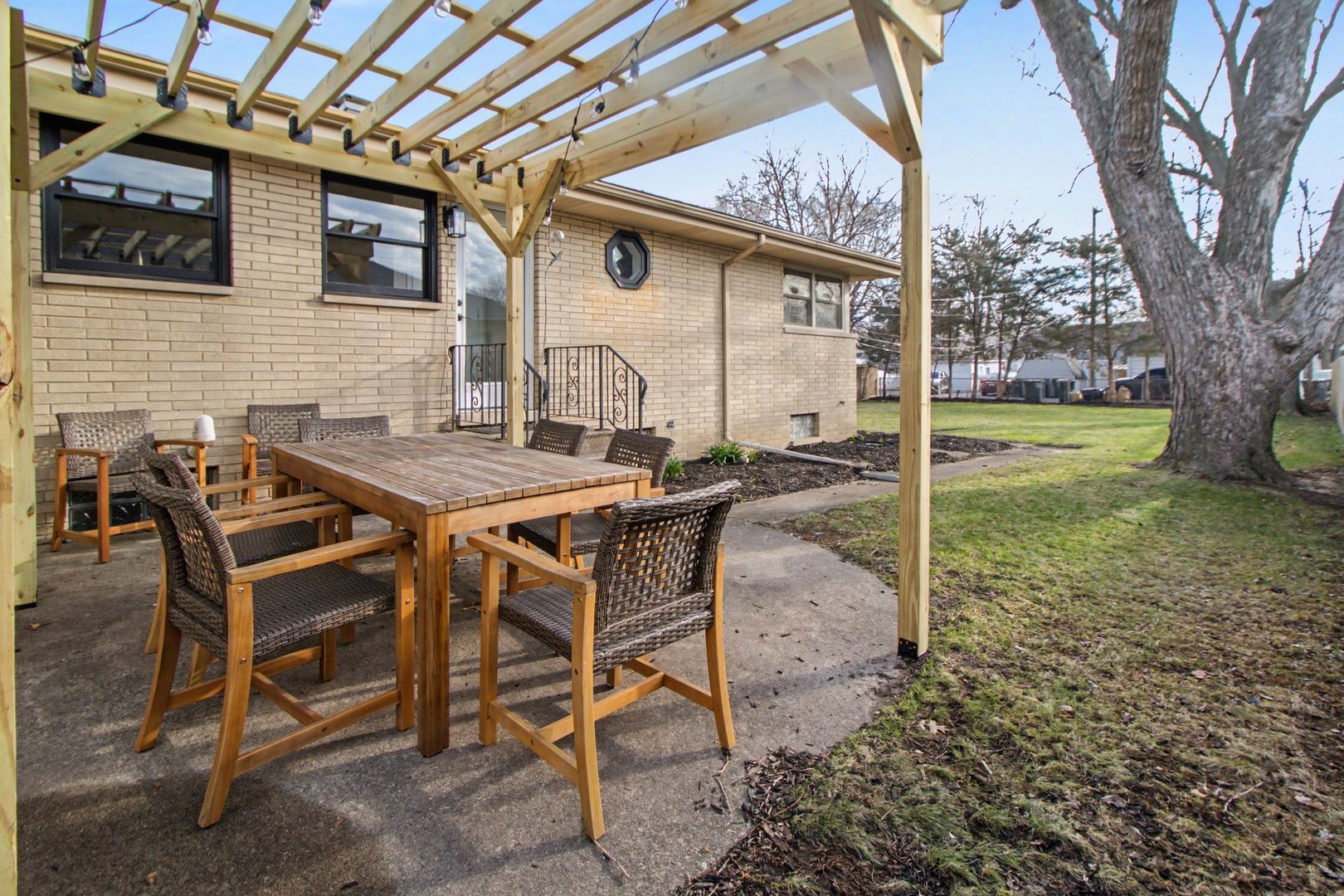 18263 Greenbay Avenue, Lansing, IL 60438