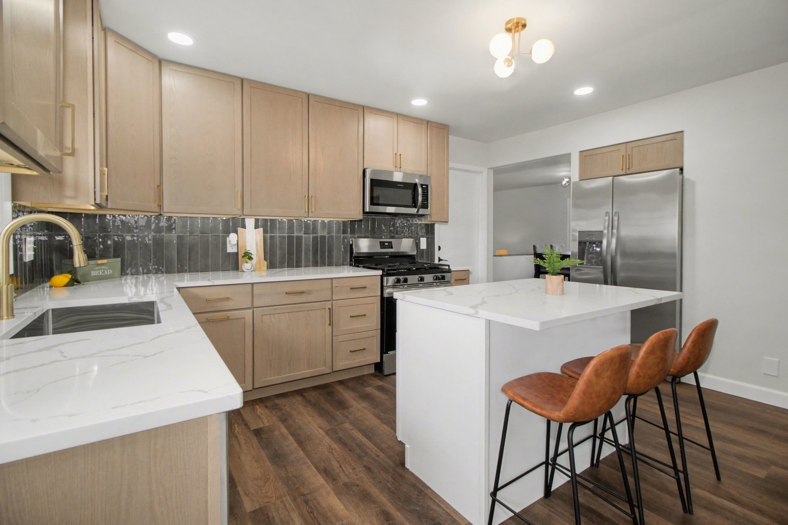 18263 Greenbay Avenue, Lansing, IL 60438