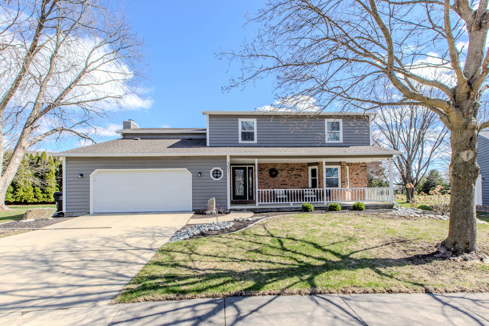 301 Lake Shore Circle, Bloomington, IL 61704