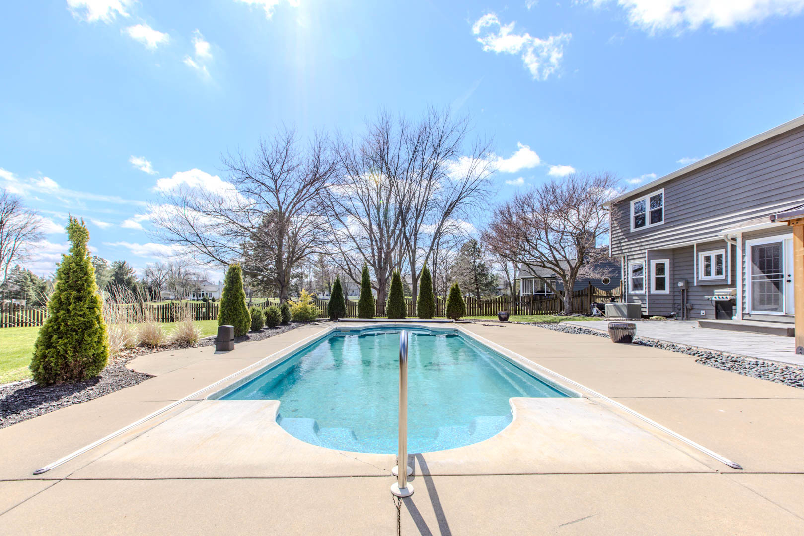 301 Lake Shore Circle, Bloomington, IL 61704